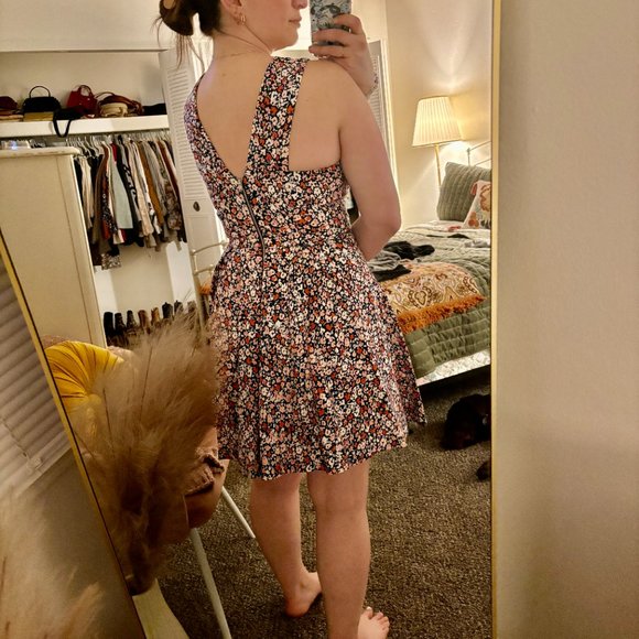 BCBGeneration Spring Dress size 6 - Picture 4 of 4